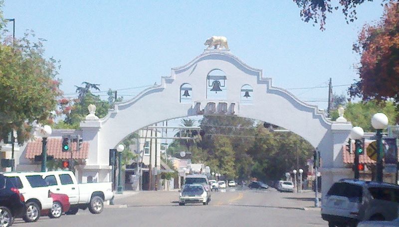 File:Lodi Arch 2.jpg