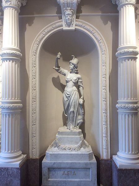 File:Palazzo Ferreria statue.jpeg