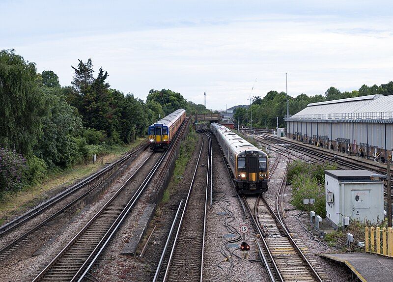 File:Railway, Wimbledon.jpg