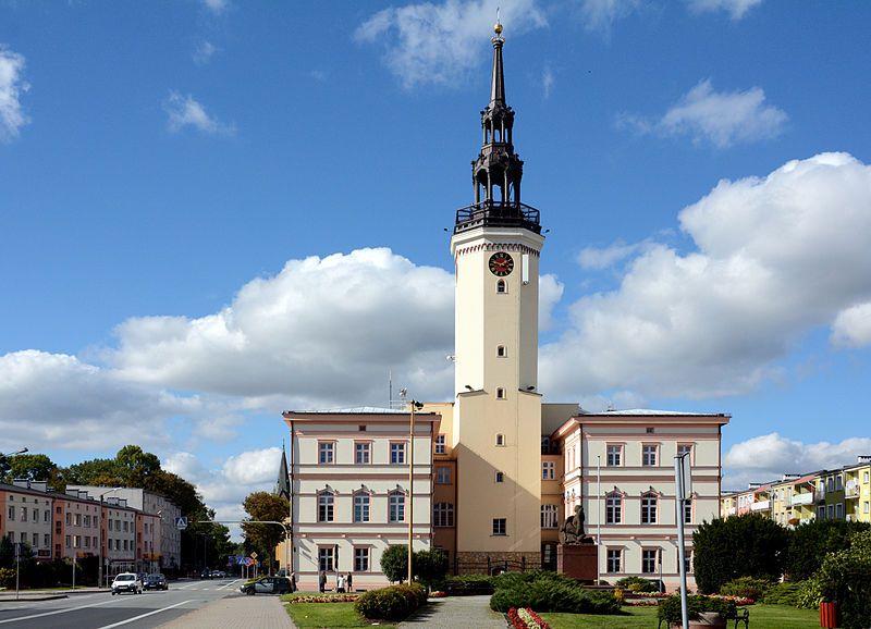 File:Ratusz Strzelce Opolskie.JPG