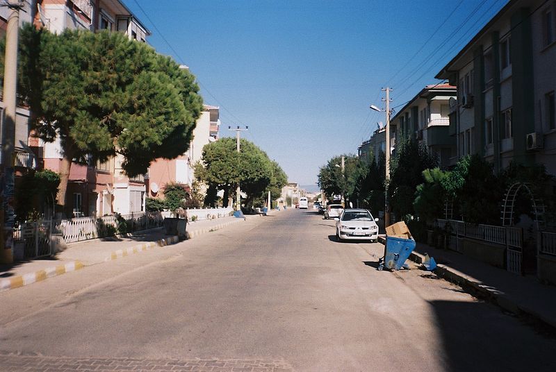 File:Sarimsakli street.jpg