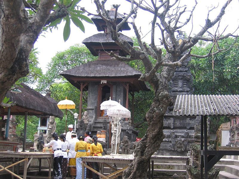 File:Silayukti-Temple-Main-Temple-Padangbai.jpg