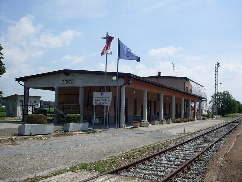 File:Sredisce-train station.jpg