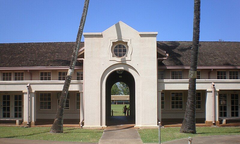 File:Waialua-school-entrance.JPG