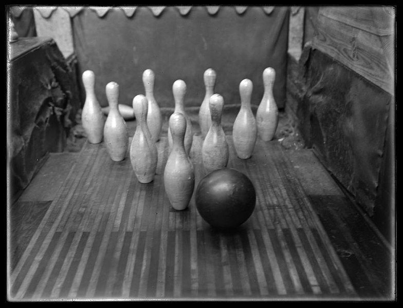 File:Women Bowling (2870338513).jpg