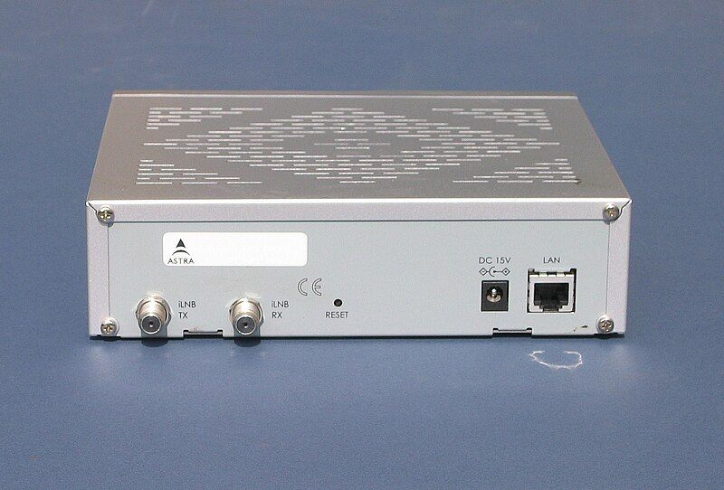 File:ASTRA2Connect Modem Rear.jpg