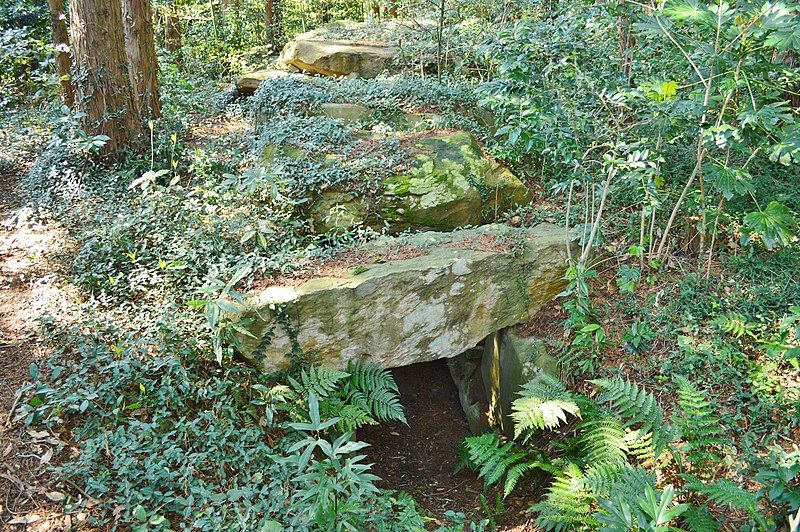 File:Chojaganaru Kofun, entrance.jpg