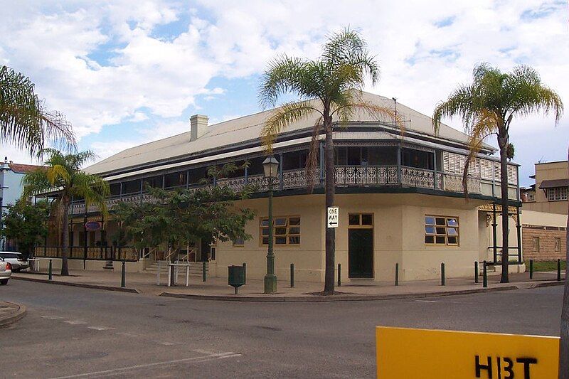 File:Customs House Hotel.jpg