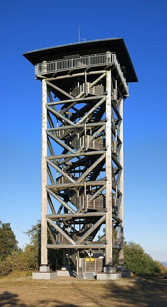 File:Hausbergturm 2016.jpg