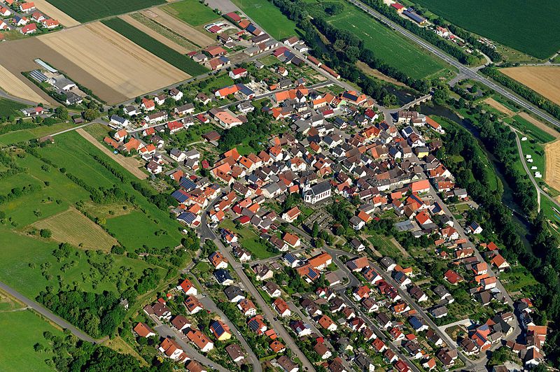 File:Luftbild von Tauberrettersheim.jpg