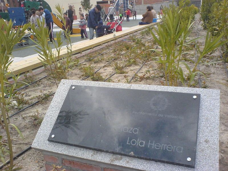 File:Plaza Lola Herrera.JPG