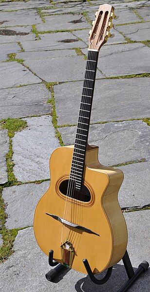 File:Selmer-maccaferri-django-reinhardt-jazz-guitar.jpg