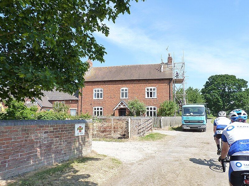 File:Somersal Lane Farmhouse.jpg