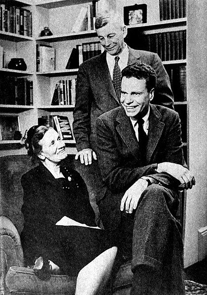 File:Van-Doren-Family-1957.jpg