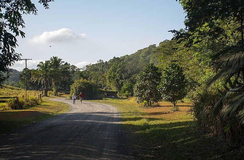 File:Whyanbeel road.jpg