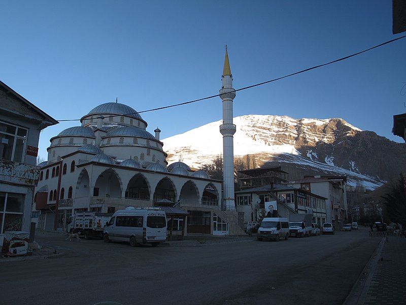 File:Bahcesaray mosque.jpg