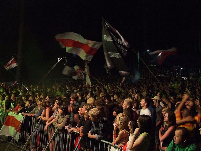 File:Basowiszcza-2007-audience.JPG