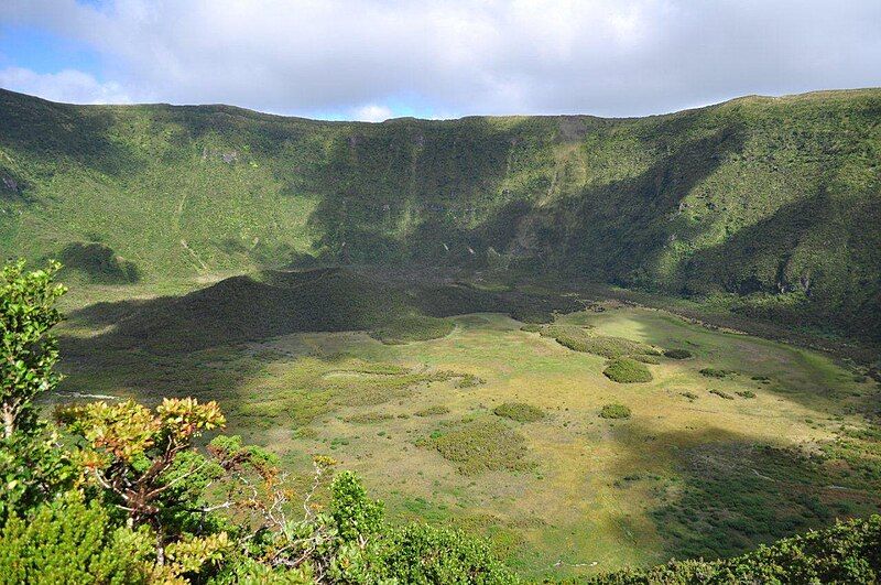 File:Caldeira Faial 2.jpg