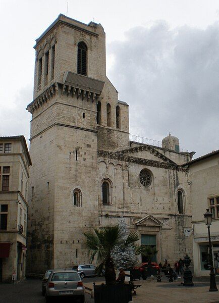 File:Cathédrale Nîmes.JPG