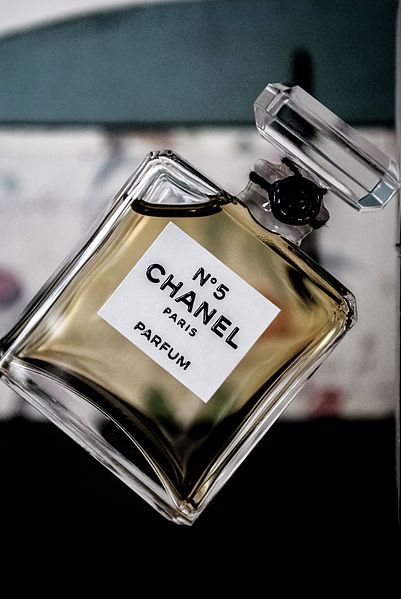 File:Chanel N°5.jpg