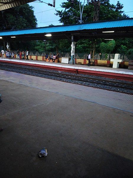 File:Chinsurah Railway Station.jpg