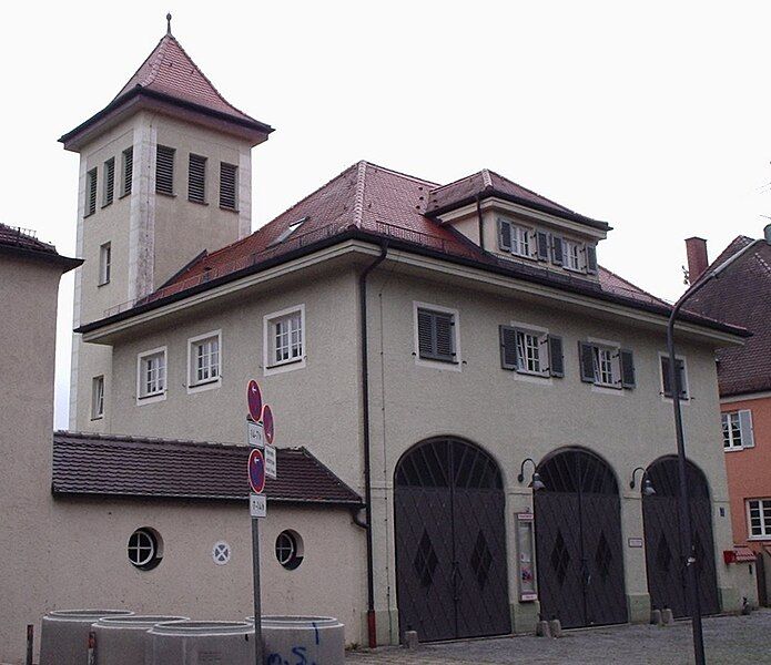 File:Feuerwehrhaus Solln.jpg