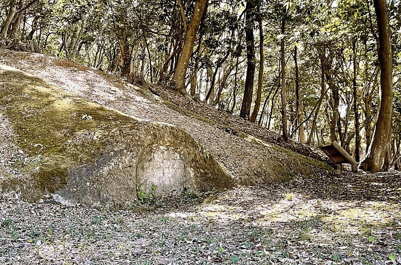 File:Funasako kiln ruins2.jpg