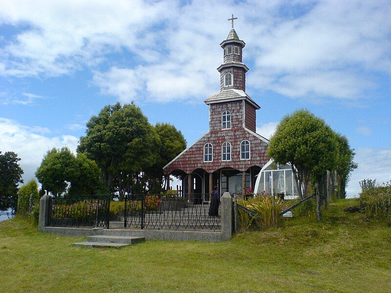 File:Iglesia en Chacao.jpg