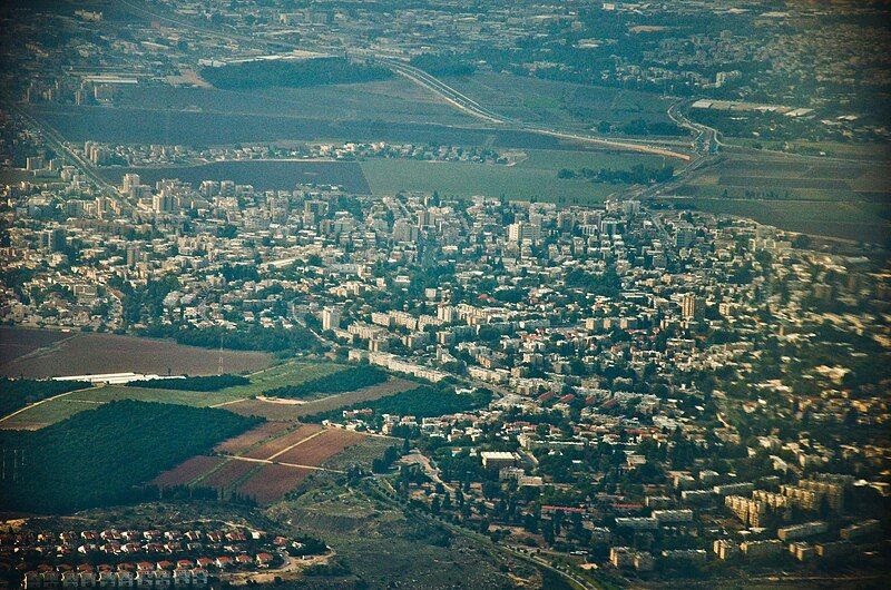 File:Kiryat ata.jpg