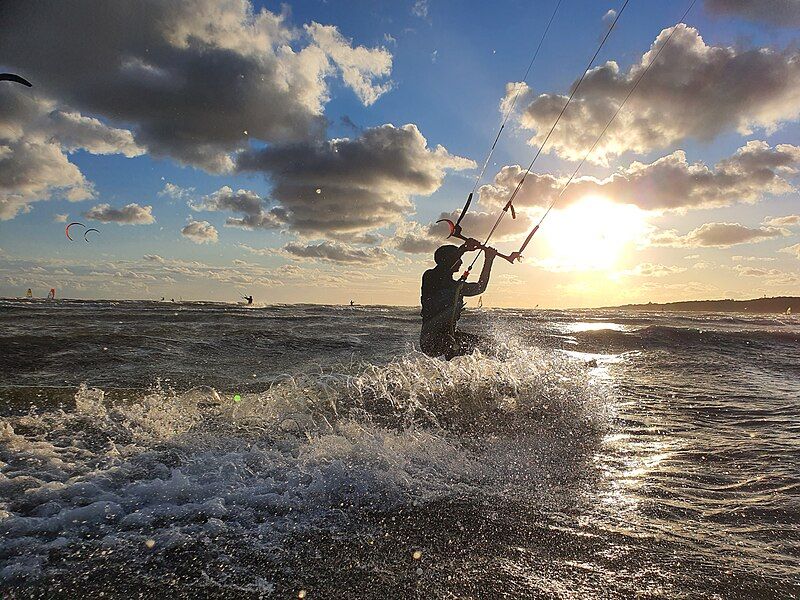 File:Kitesurfing in Sweden.jpg