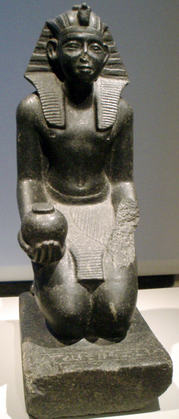 File:KneelingStatueOfSobekhotepV-AltesMuseum-Berlin.png