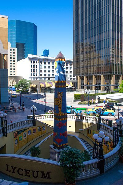 File:Lyceum Theatre Obelisk.jpg