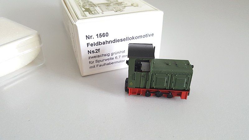 File:PMT-Technomodell-1560-H0f-feldbahn-lok-LKM-Ns2f-box-right-side.jpg