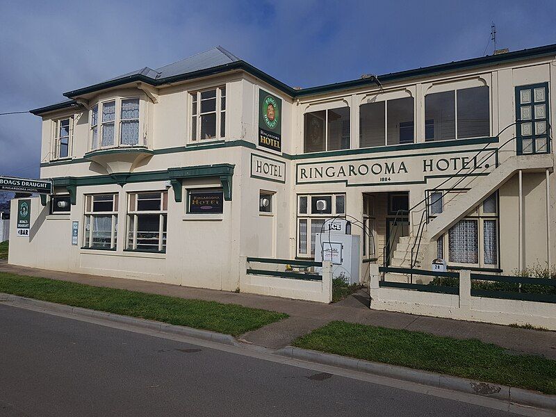 File:Ringaroomahotel.jpg