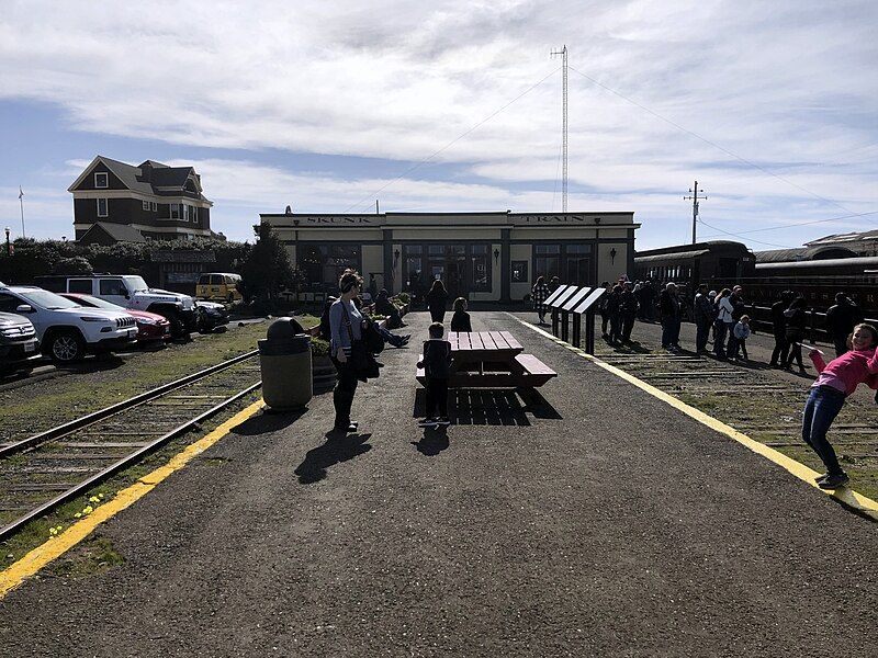 File:"Skunk Train" station.jpg