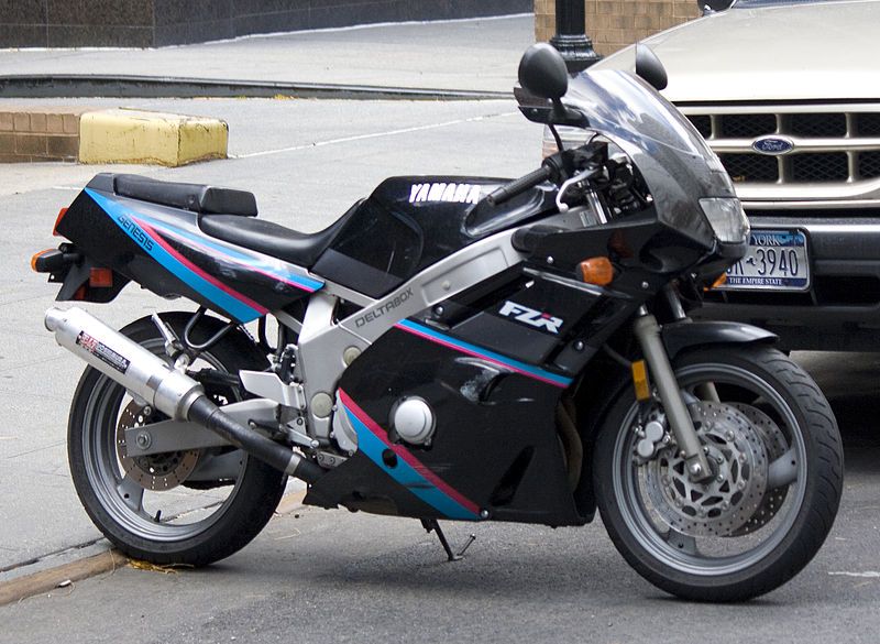 File:1991 Yamaha FZR600.jpg