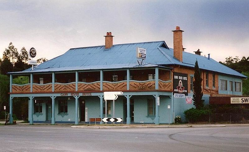 File:CannRiverHotel1995.jpg