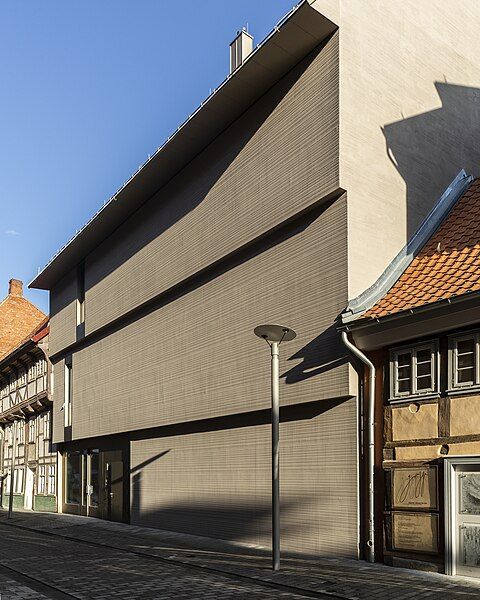 File:Facade Kunsthaus Göttingen.jpg