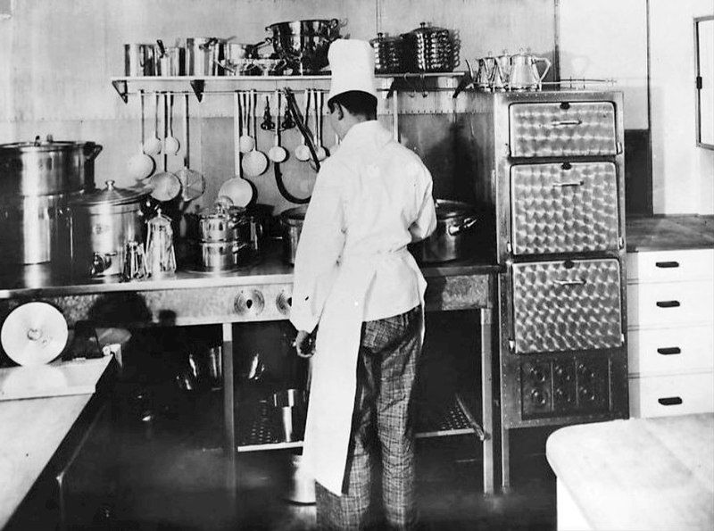 File:Hindenburg Kitchen 1936.jpg