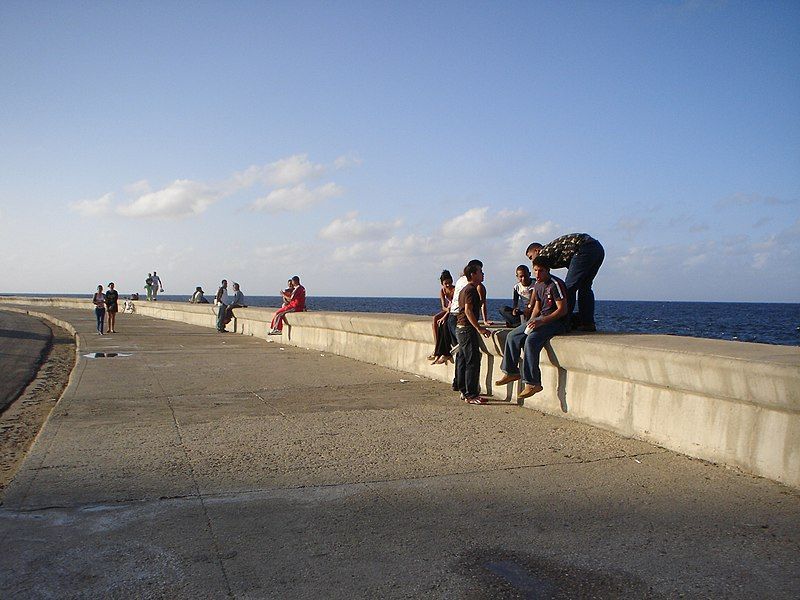 File:Malecon Havana.JPG