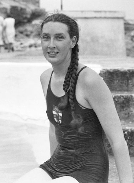 File:Margaret Whitlam 1939.jpg