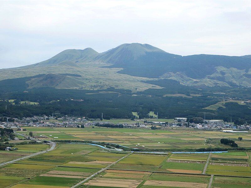 File:Mount Aso (31152724890).jpg