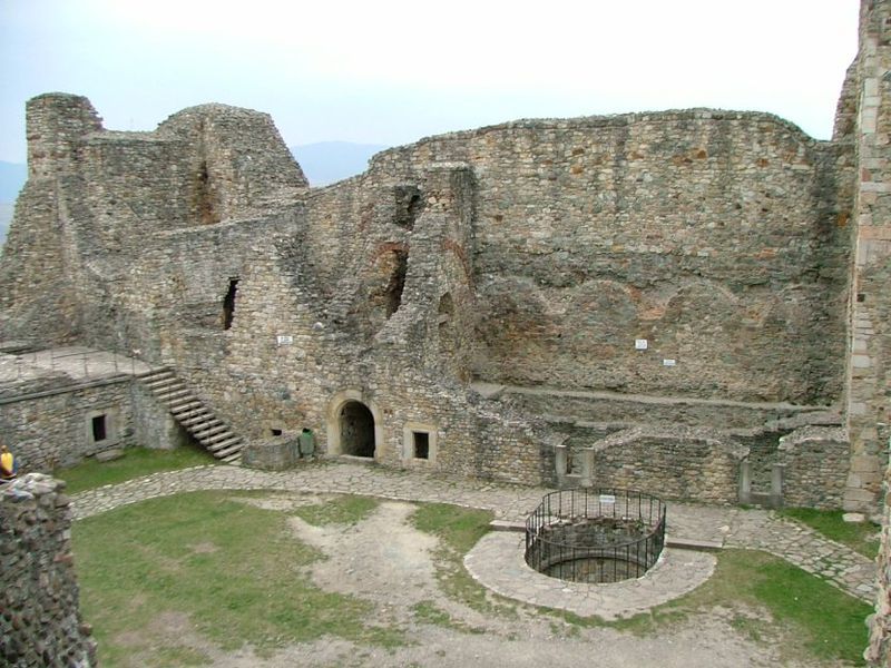 File:Neamt Citadel 05.jpg