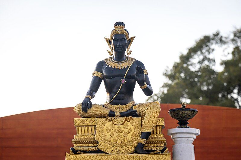 File:Phaya Thean Statue.jpg