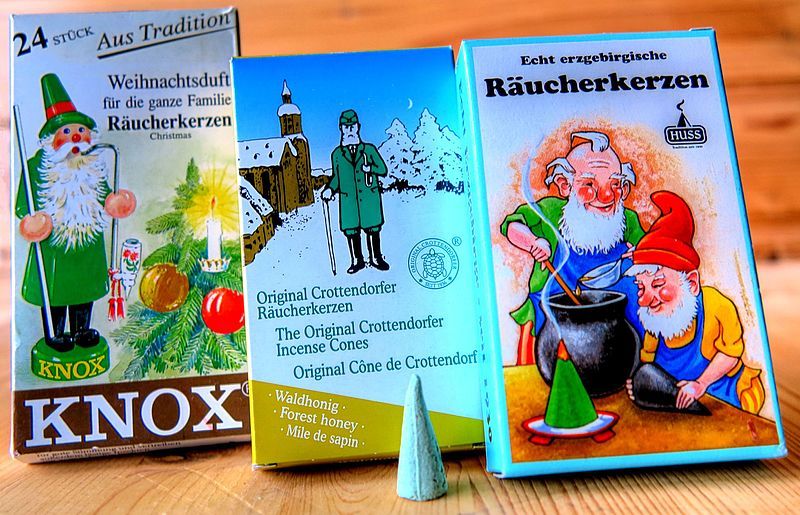 File:Räucherkerzenpackungen.jpg