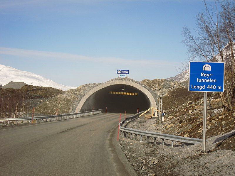 File:Røyrtunnelen.JPG