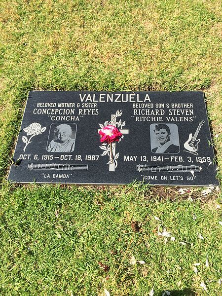 File:Ritchie Valens Grave.JPG