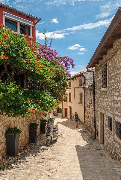 File:Rovinj street 01.jpg