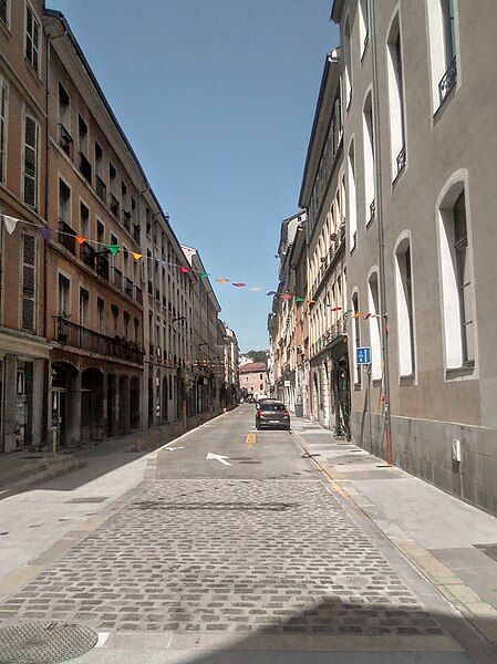 File:Rue Voltaire (Grenoble).jpg