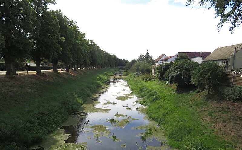 File:SeehausenWallStadtgraben.jpg